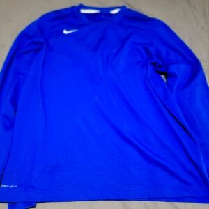 Nike long sleeve lightweight pullover